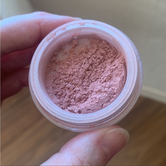 Young Living Savvy Minerals Blush - “I‎ Do Believe You Are Blushing” - Picture 2 of 8